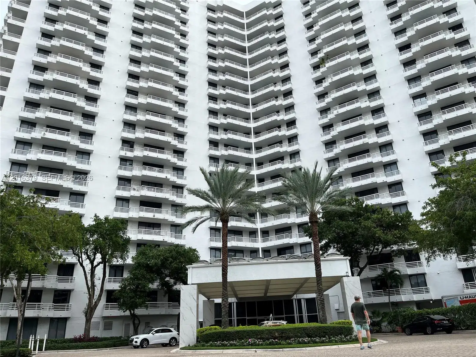 3 bedroom 2 bath Residential for sale at 3300 NE 192nd St # 206, Aventura FL 33180