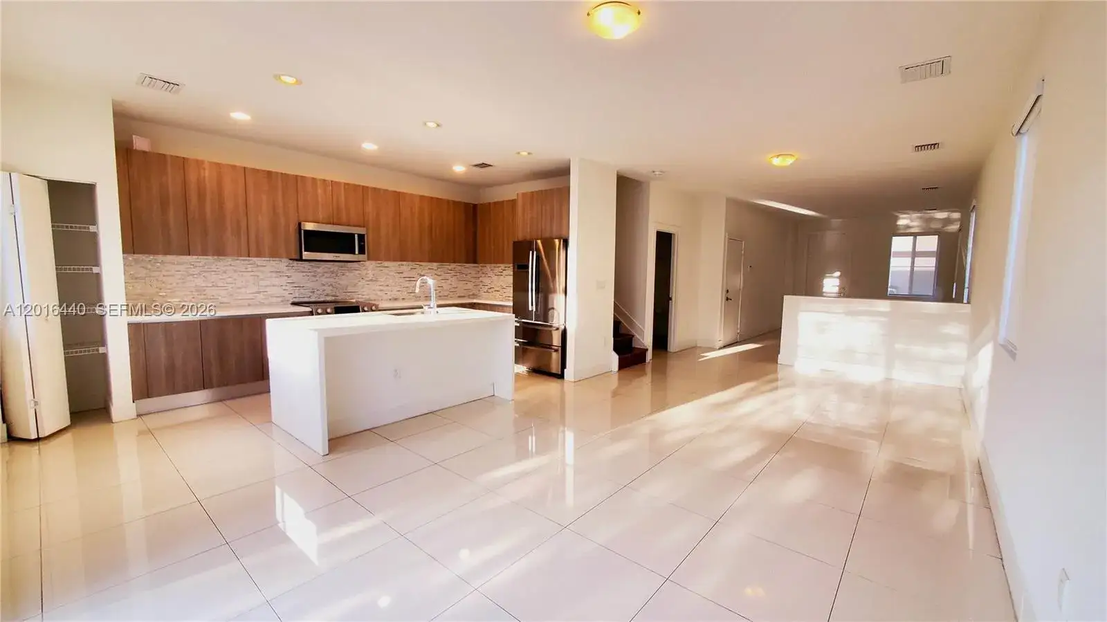 4 bedroom 3 bath Residential for sale at 7210 NW 103rd Path, Doral FL 33178