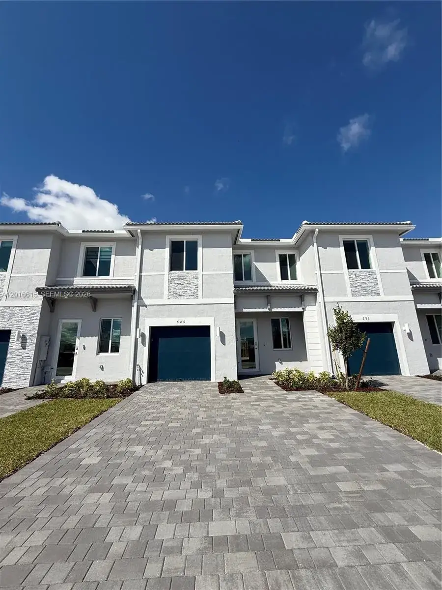 3 bedroom 3 bath Residential for sale at 663 SE 13th St Cir, Homestead FL 33034