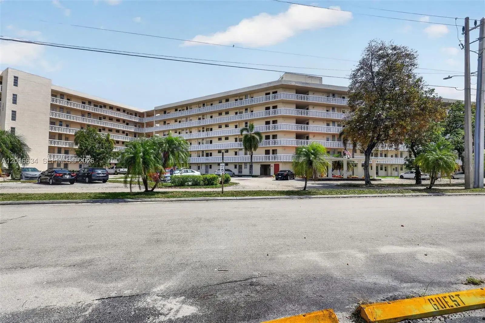 1 bedroom 1 bath Residential for sale at 2905 Point East Dr # L311, Aventura FL 33160