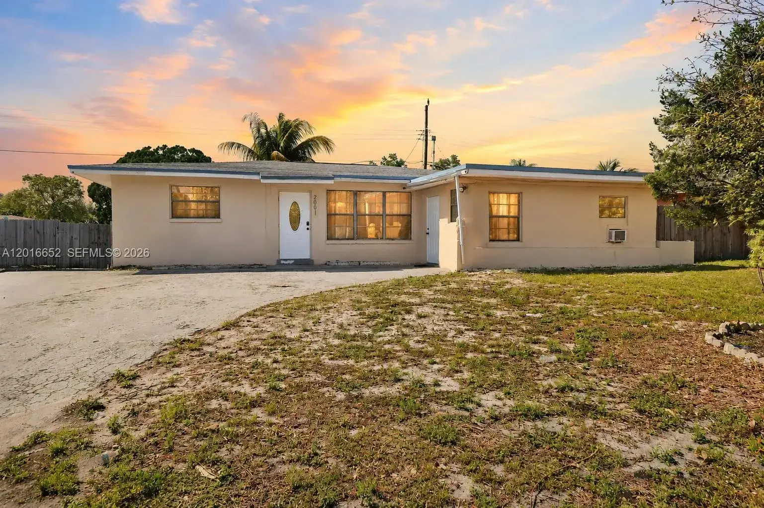 5 bedroom 2 bath Residential Lease for rent at 2001 NE 1st Ave # 1, Pompano Beach FL 33060