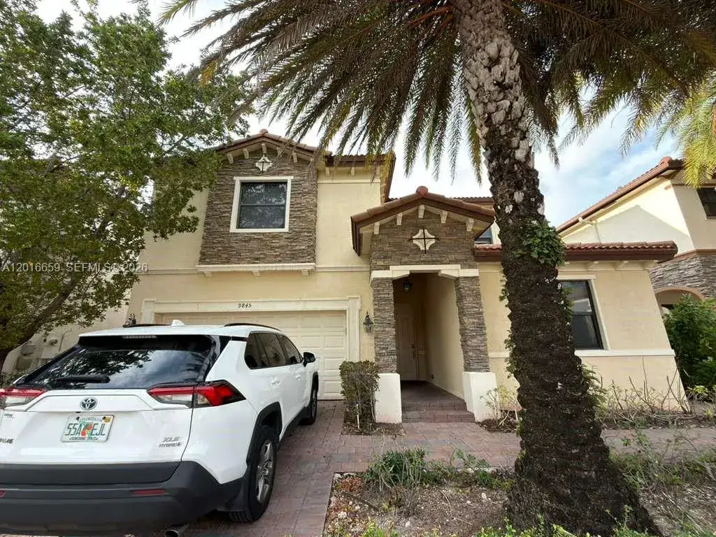 5 bedroom 4 bath Residential for sale at 9845 NW 86th Ter, Doral FL 33178