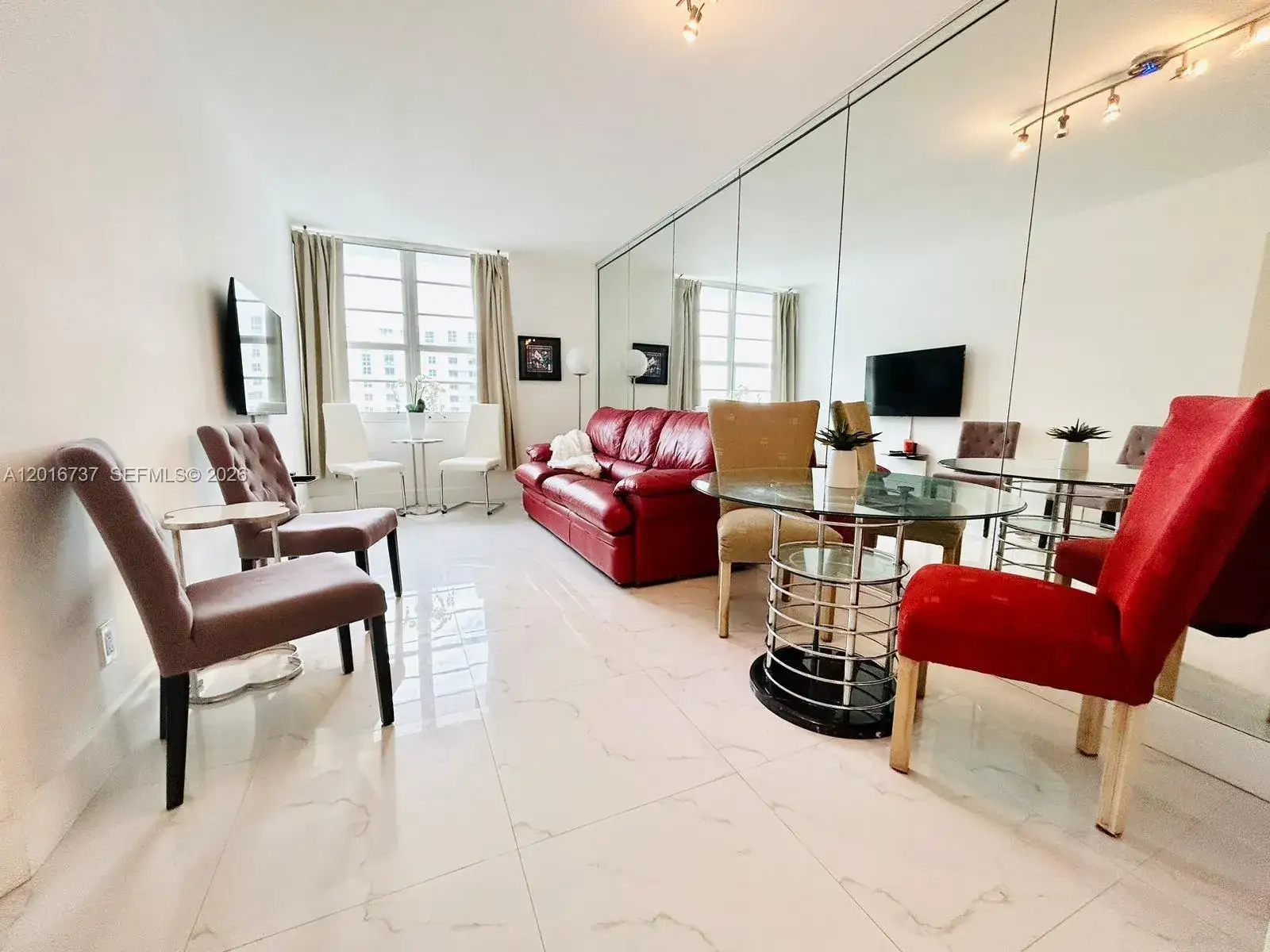 1 bedroom 1 bath Residential Lease for rent at 100 Lincoln Rd # 1526, Miami Beach FL 33139
