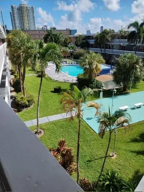 1 bedroom 1 bath Residential for sale at 201 NE 14th Ave # 10C, Hallandale Beach FL 33009