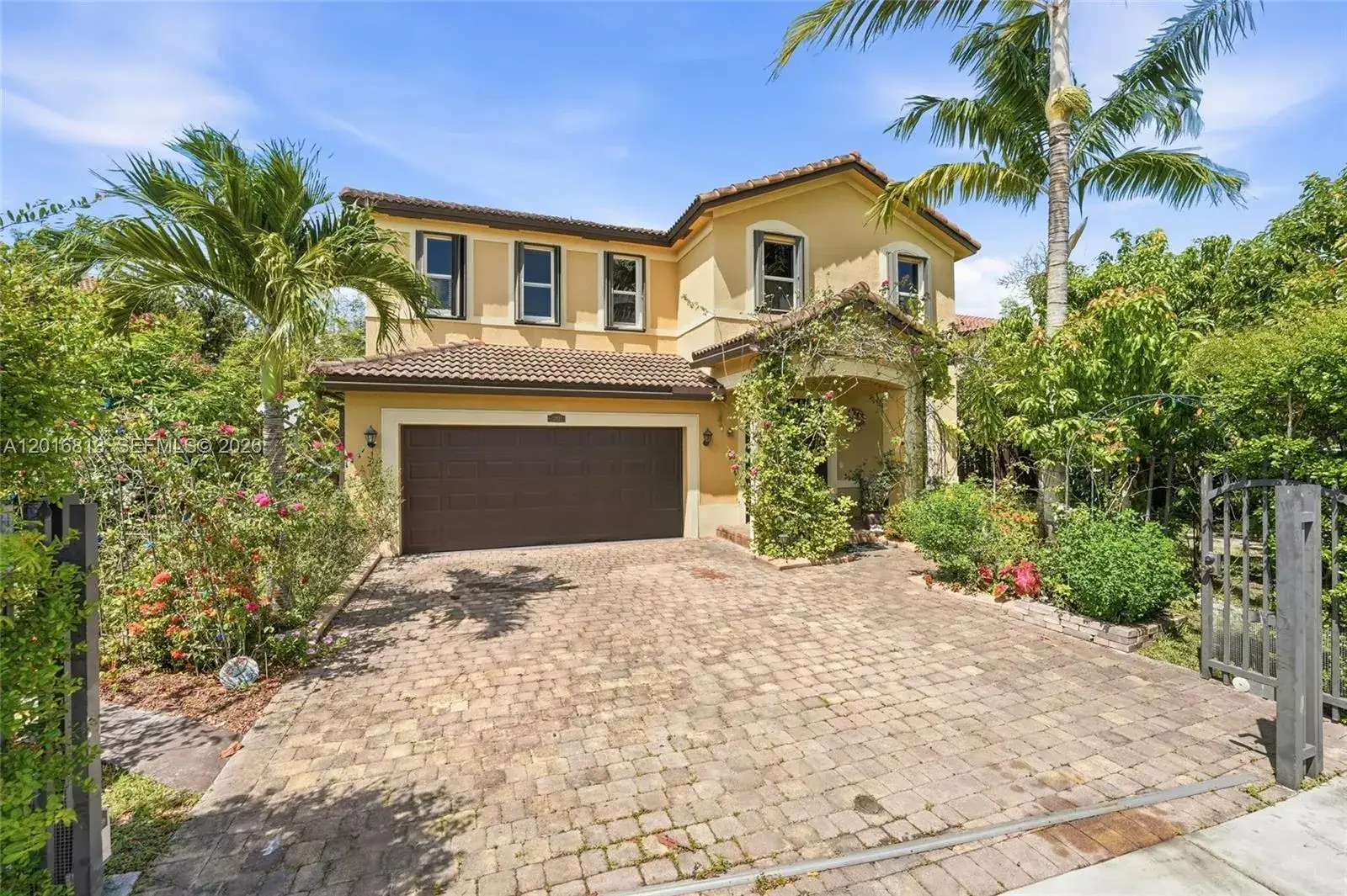 6 bedroom 4 bath Residential for sale at 12921 SW 281st St, Homestead FL 33033