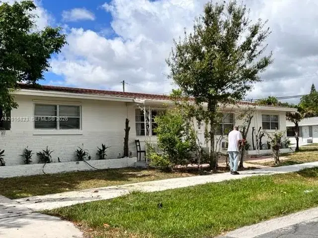 Residential Income for sale at 901 SW 4th Ter, Hallandale Beach FL 33009