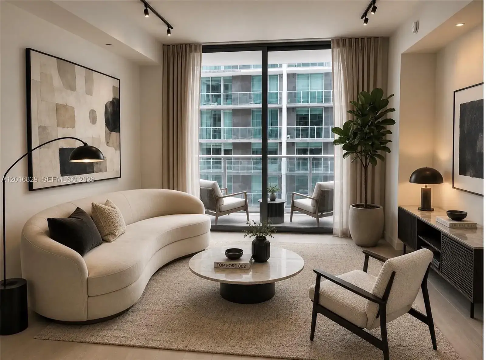 1 bedroom 1 bath Residential Lease for rent at 77 SE 5TH ST # 2010, Miami FL 33131