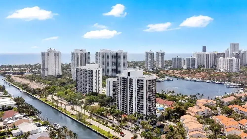 2 bedroom 2 bath Residential for sale at 3600 Yacht Club Dr # 1801, Aventura FL 33180