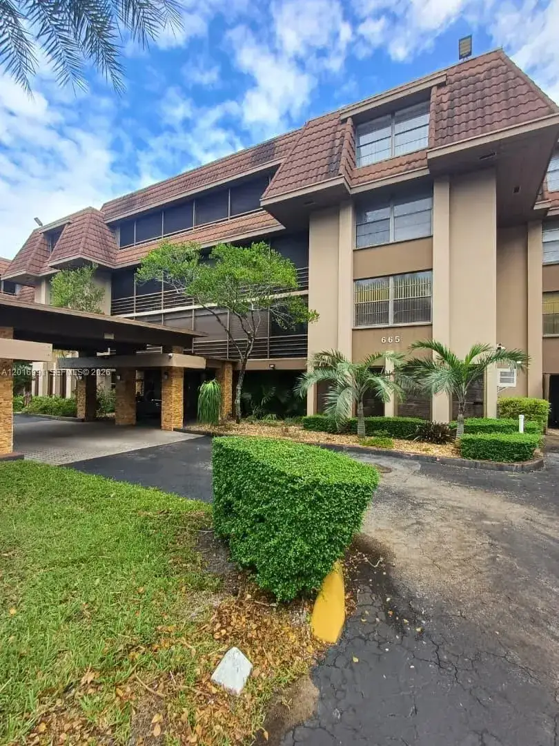 2 bedroom 2 bath Residential Lease for rent at 665 NE 195th St # 119, Miami FL 33179