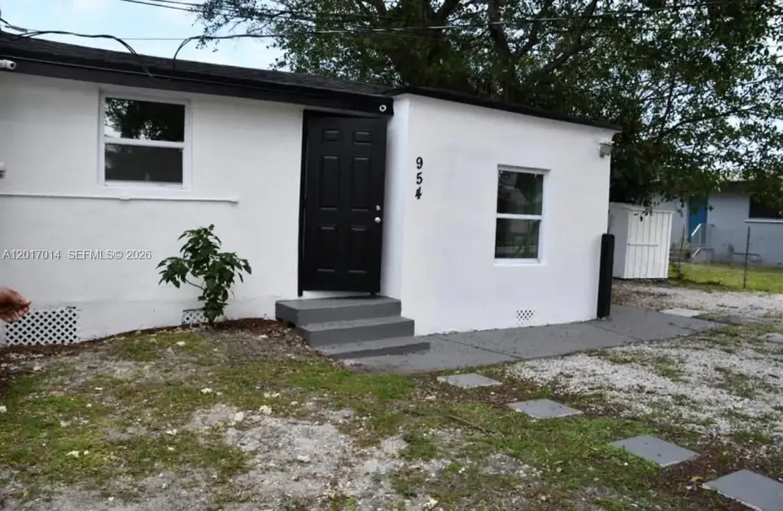 2 bedroom 1 bath Residential Lease for rent at 954 NW 75th St # b, Miami FL 33150