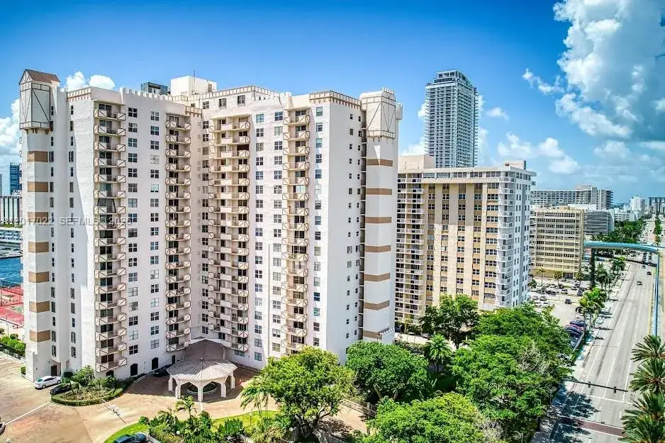 1 bedroom 2 bath Residential Lease for rent at 1865 S Ocean Dr # 15C, Hallandale Beach FL 33009