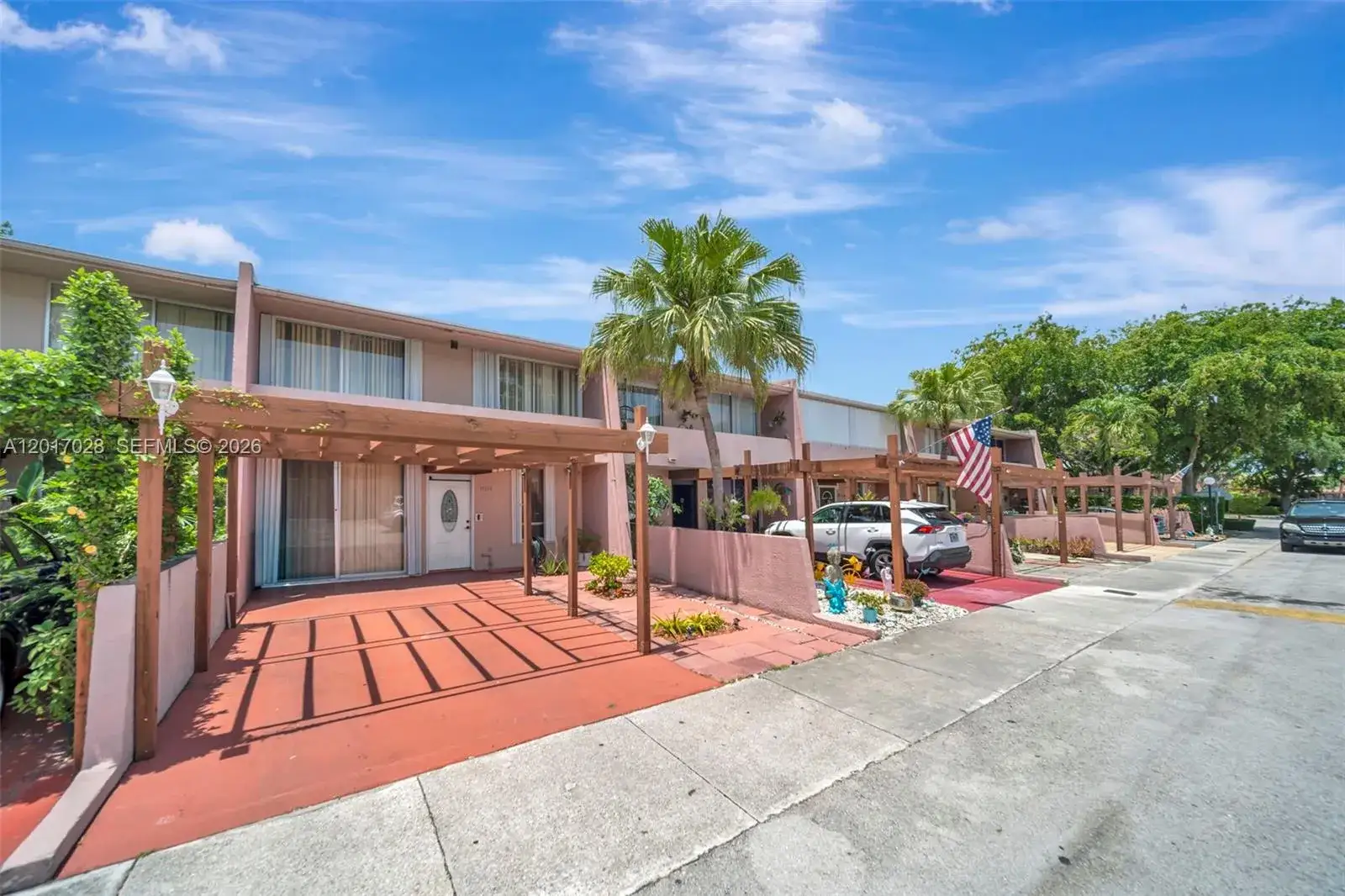 3 bedroom 2 bath Residential for sale at 14154 Kendale Lakes Cir, Miami FL 33183