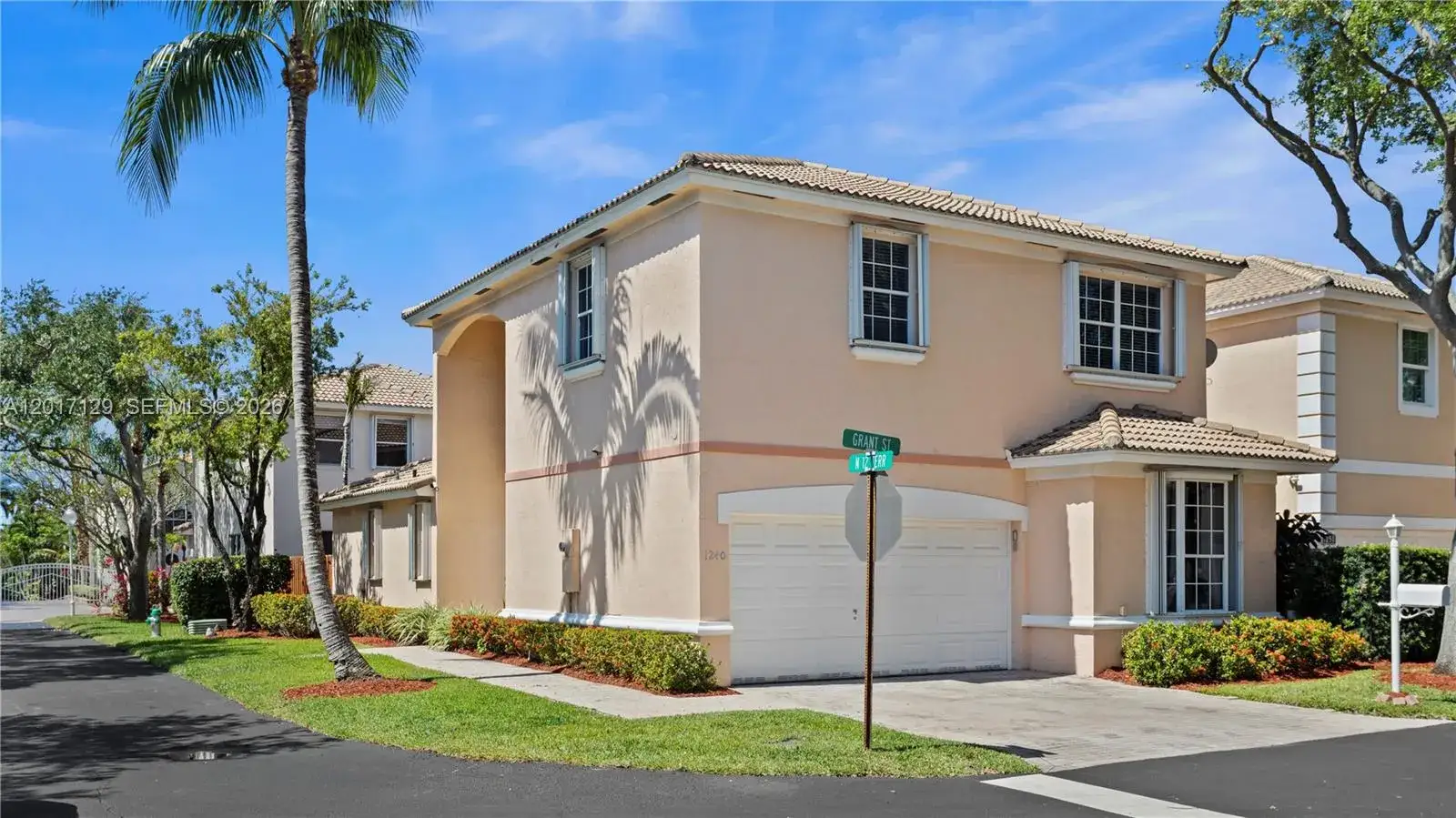 3 bedroom 2 bath Residential for sale at 1240 Grant St, Hollywood FL 33019