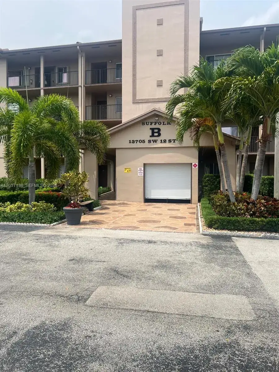 2 bedroom 2 bath Residential for sale at 13705 SW 12th St # 208B, Pembroke Pines FL 33027