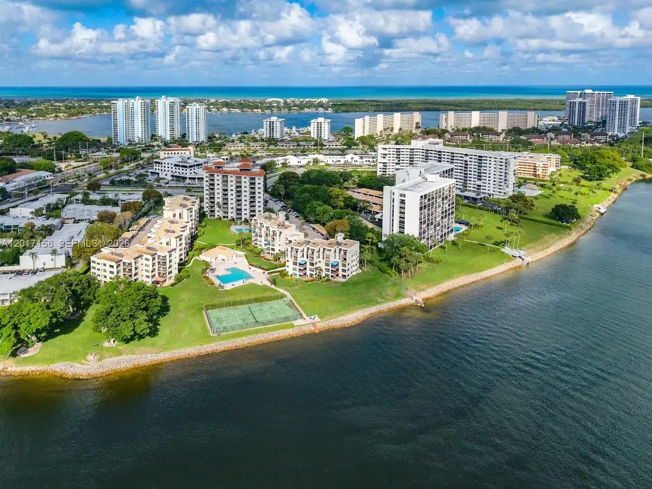 2 bedroom 2 bath Residential Lease for rent at 364 Golfview Rd # 505, North Palm Beach FL 33408