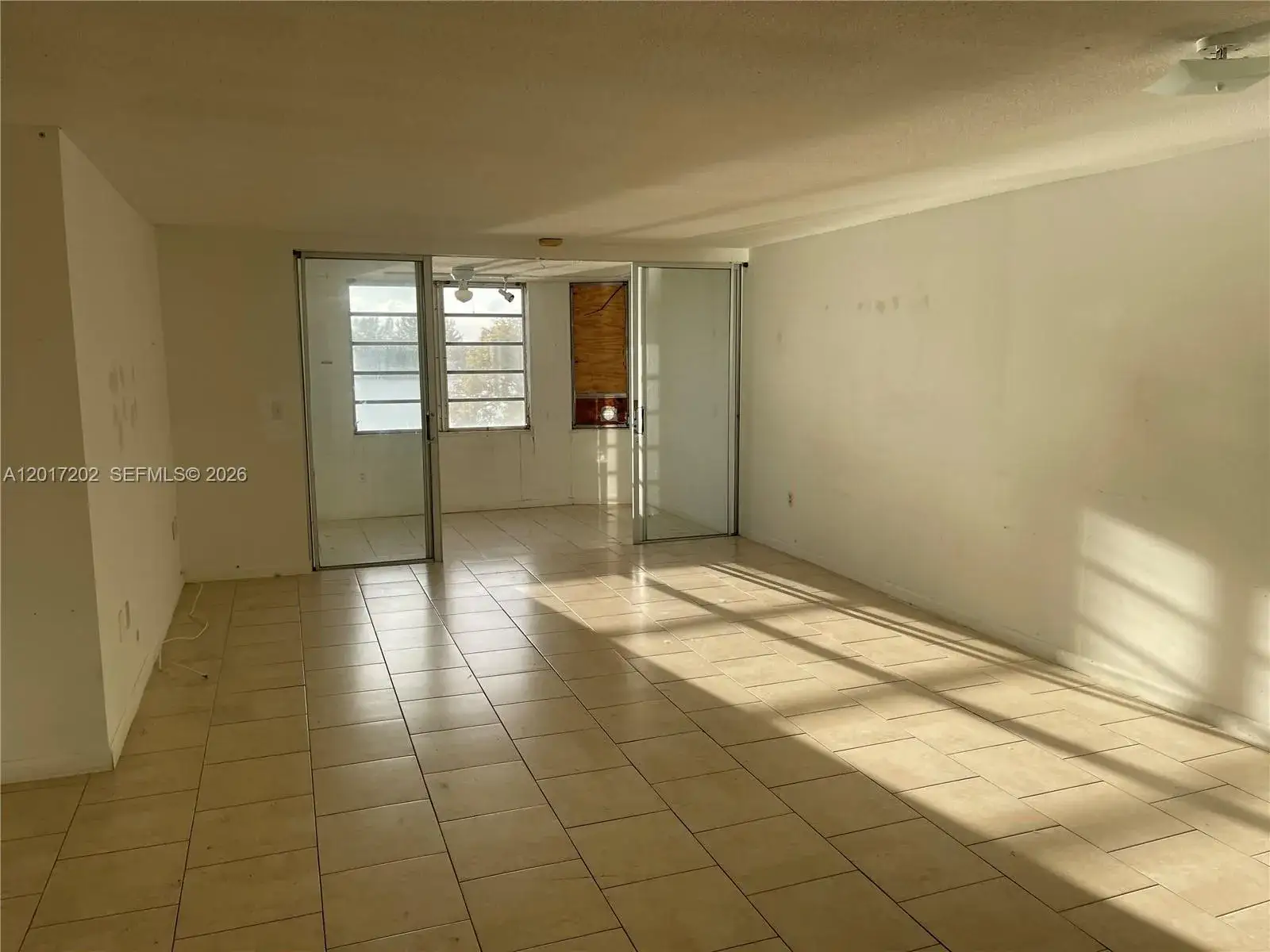 2 bedroom 2 bath Residential Lease for rent at 1660 NE 191st St # 1, Miami FL 33179