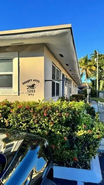 1 bedroom 1 bath Residential Lease for rent at 3085 W Flagler St # 2, Miami FL 33135