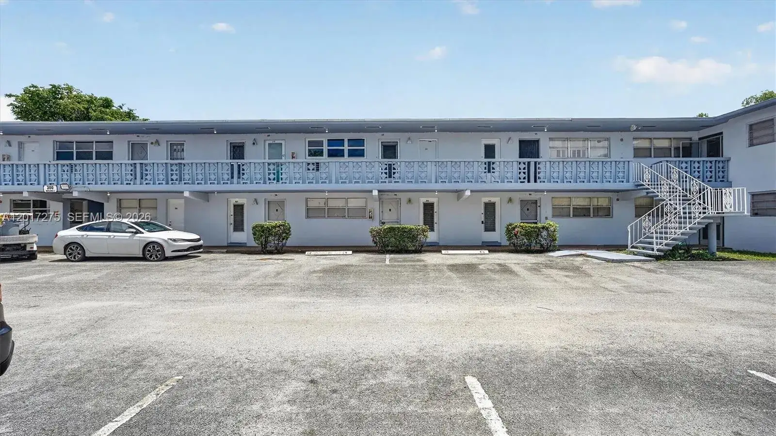1 bedroom 1 bath Residential for sale at 300 NE 191st St # 219, Miami FL 33179