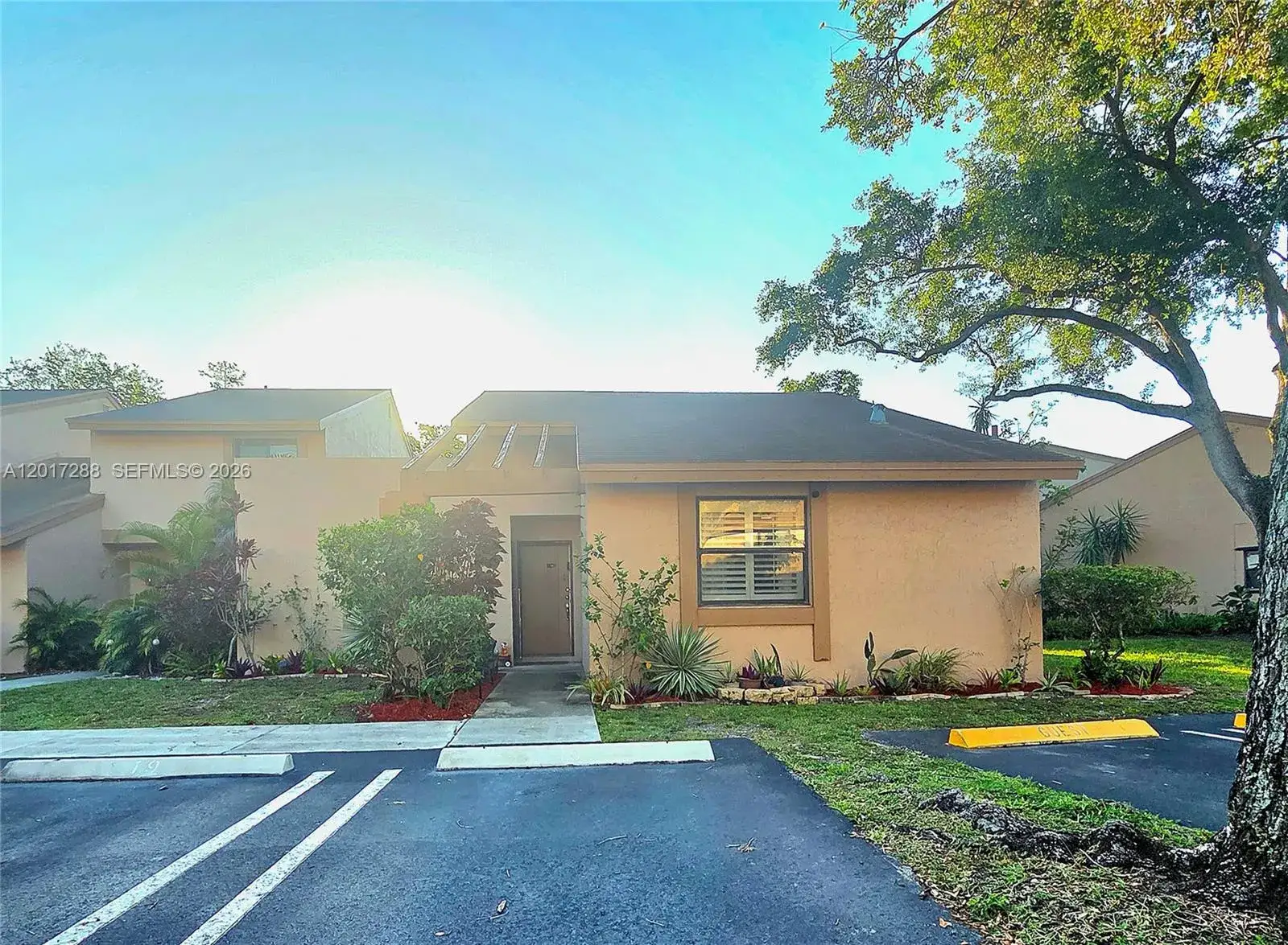 2 bedroom 2 bath Residential for sale at 19 Chestnut Cir, Cooper City FL 33026
