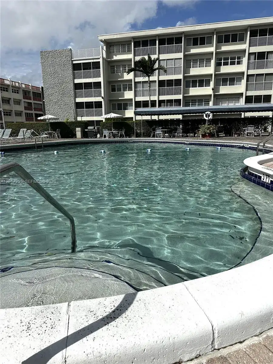 1 bedroom 1 bath Residential for sale at 410 SE 2nd St # 415, Hallandale Beach FL 33009