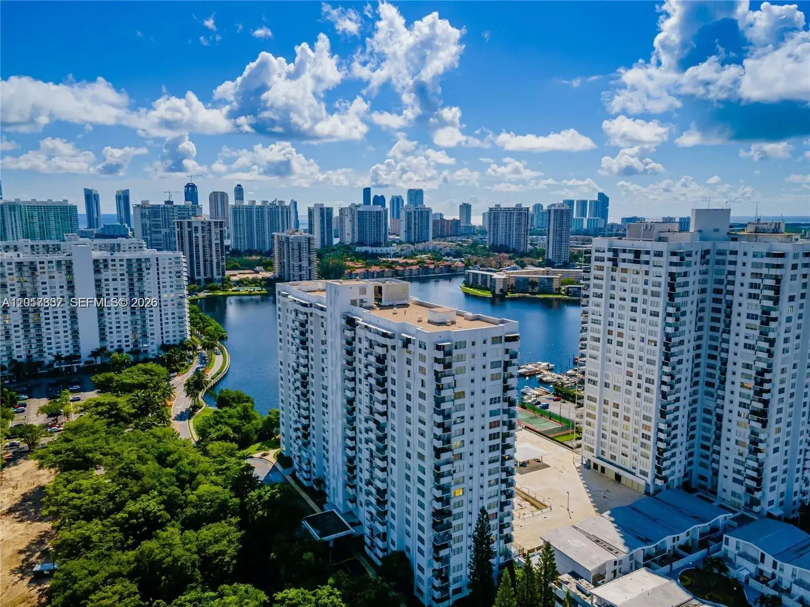2 bedroom 2 bath Residential for sale at 2780 NE 183rd St # 1007, Aventura FL 33160