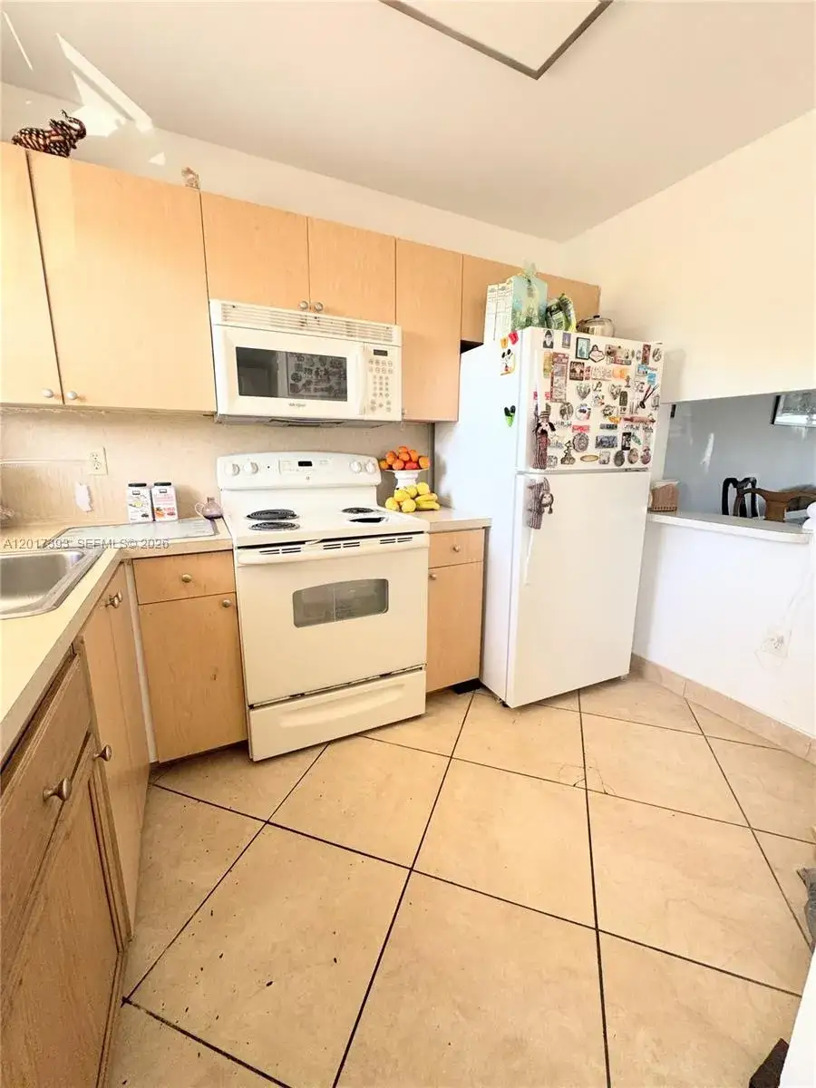 2 bedroom 2 bath Residential for sale at 8130 Sunrise Lakes Blvd # 202, Sunrise FL 33322
