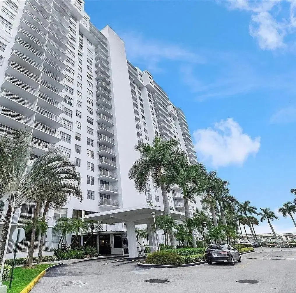 2 bedroom 2 bath Residential Lease for rent at 2801 NE 183rd St # 1914W, Aventura FL 33160
