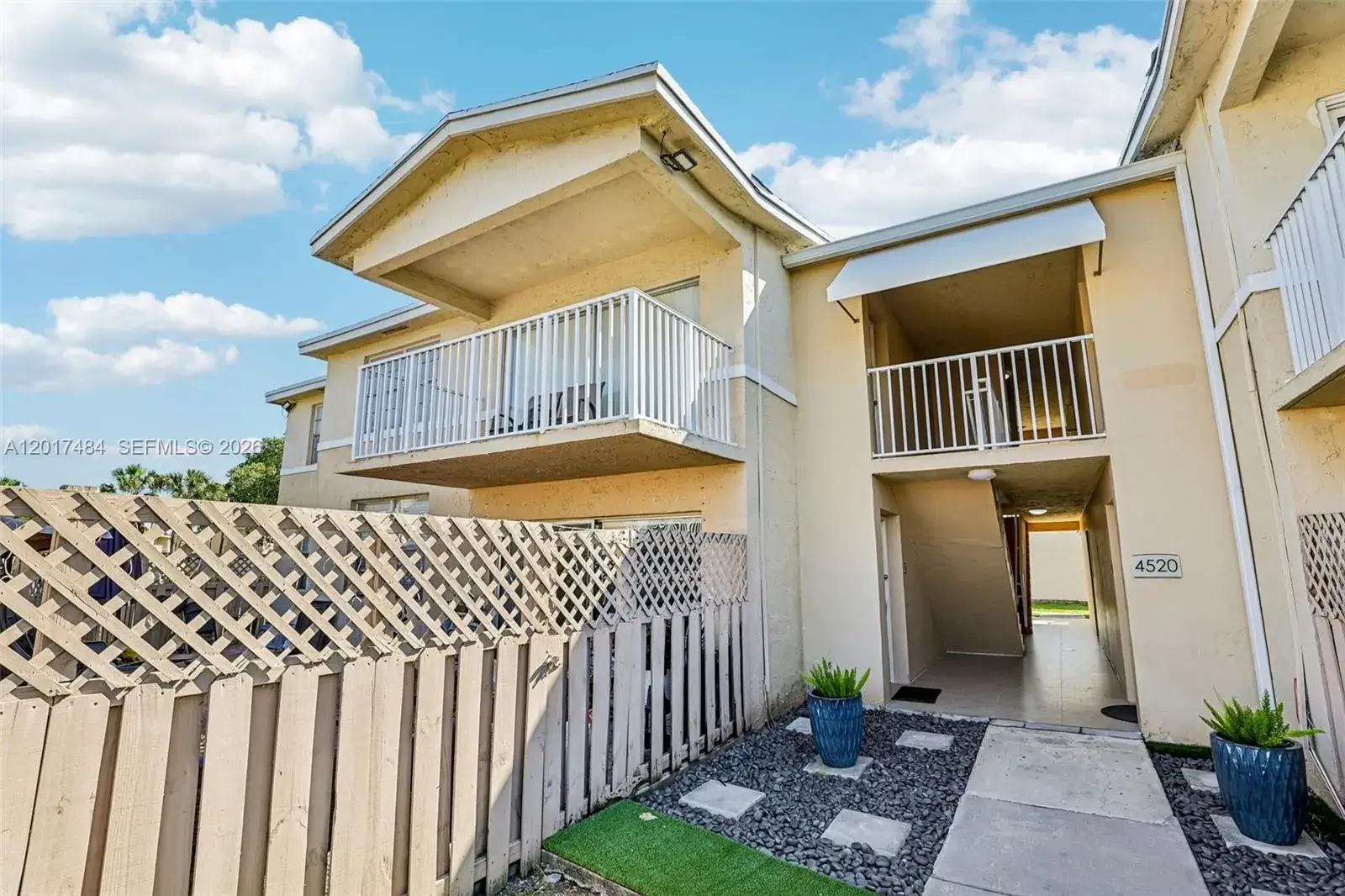 2 bedroom 2 bath Residential for sale at 4520 NW 79th Ave # 2D, Doral FL 33166