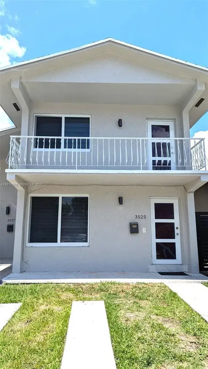 2 bedroom 1 bath Residential Lease for rent at 3525 SW 25th Ter # 1, Miami FL 33133