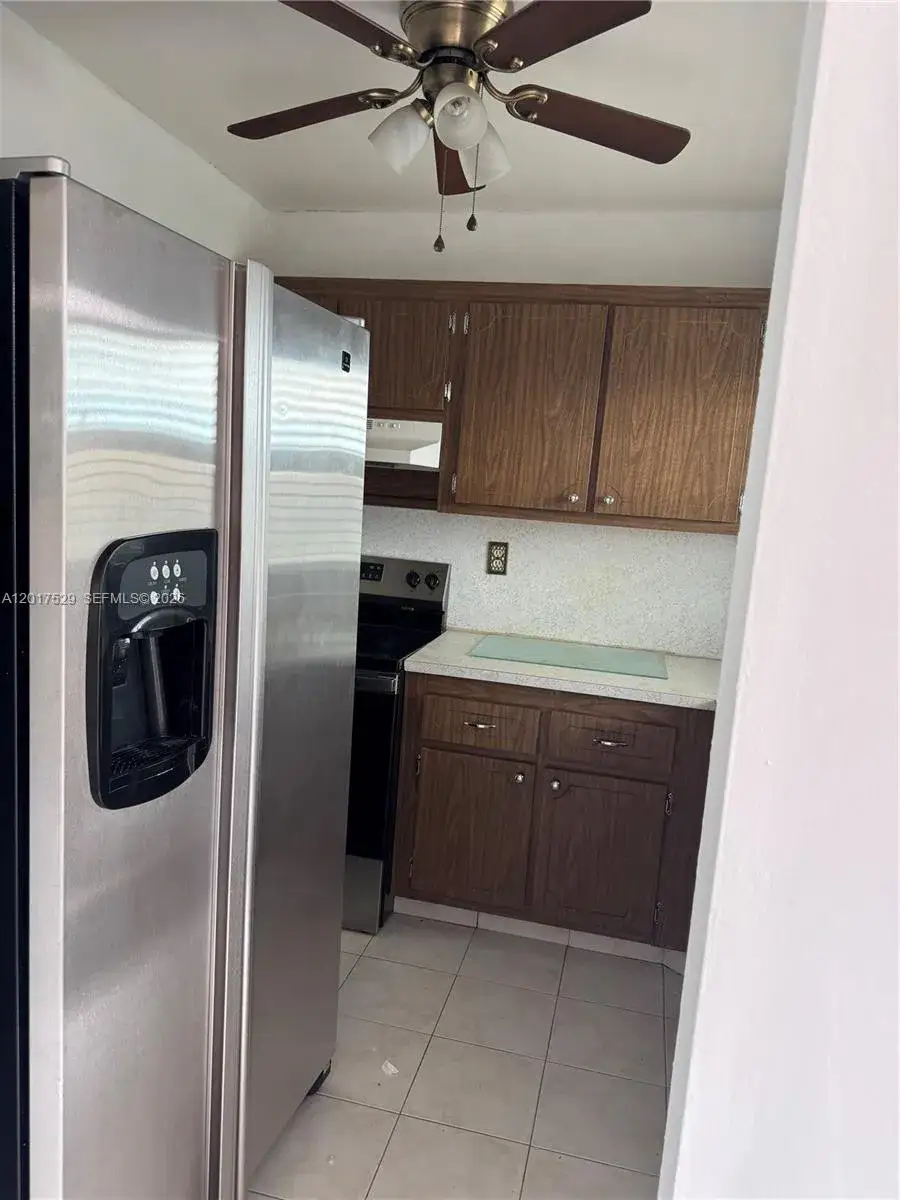 1 bedroom 1 bath Residential for sale at 9041 Sunrise Lakes Blvd # 303, Sunrise FL 33322