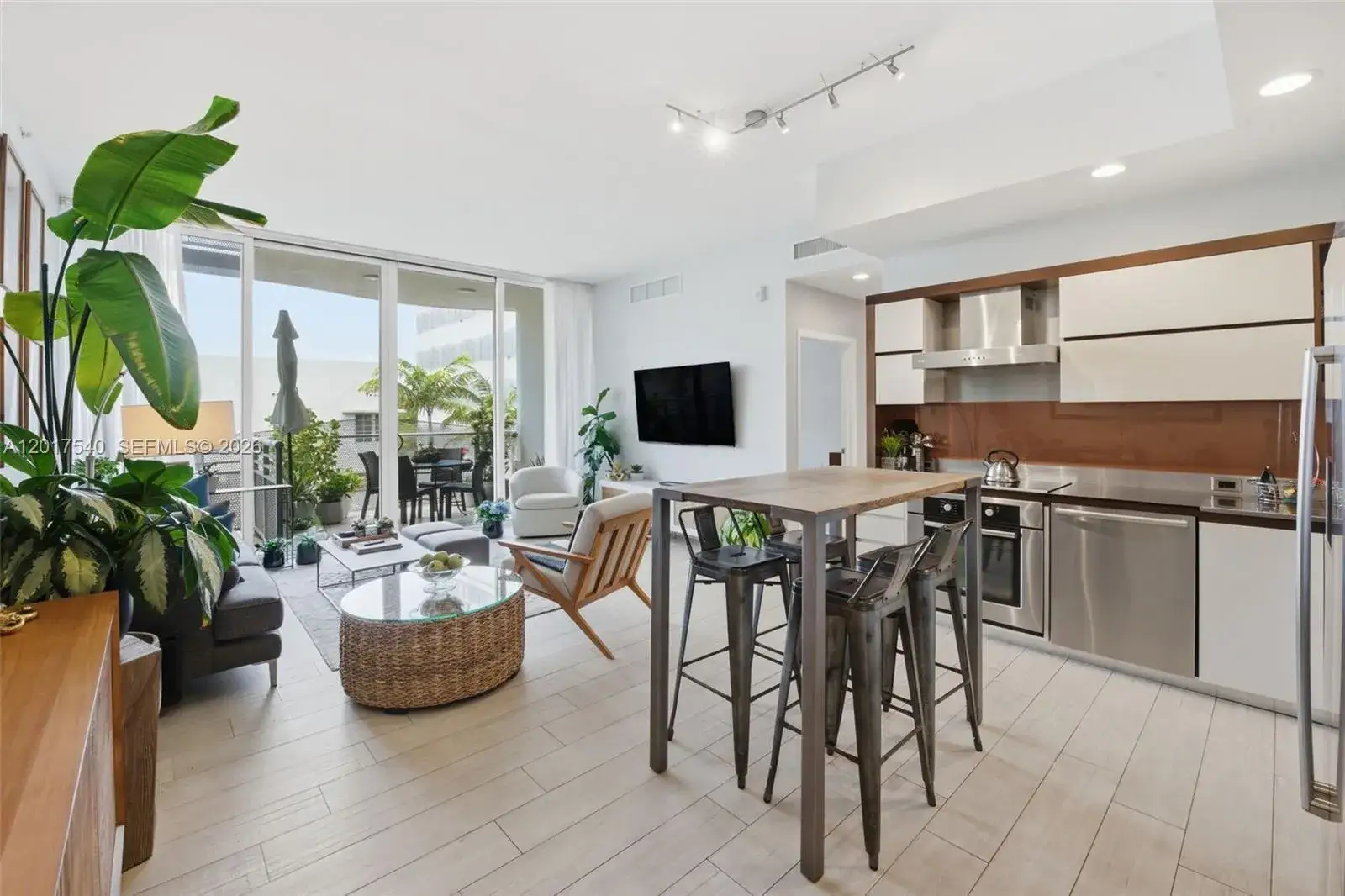 2 bedroom 2 bath Residential for sale at 2100 Park Ave # 302, Miami Beach FL 33139