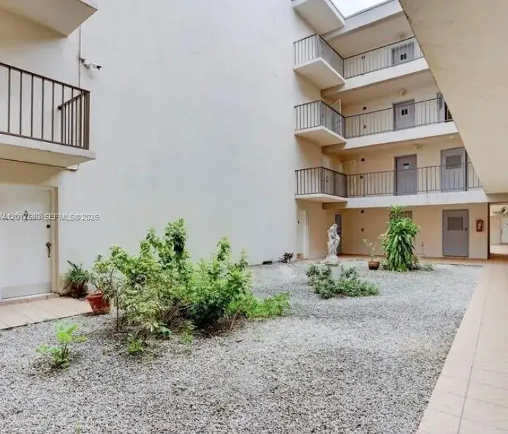 1 bedroom 1 bath Residential for sale at 5501 NW 7th St # E412, Miami FL 33126