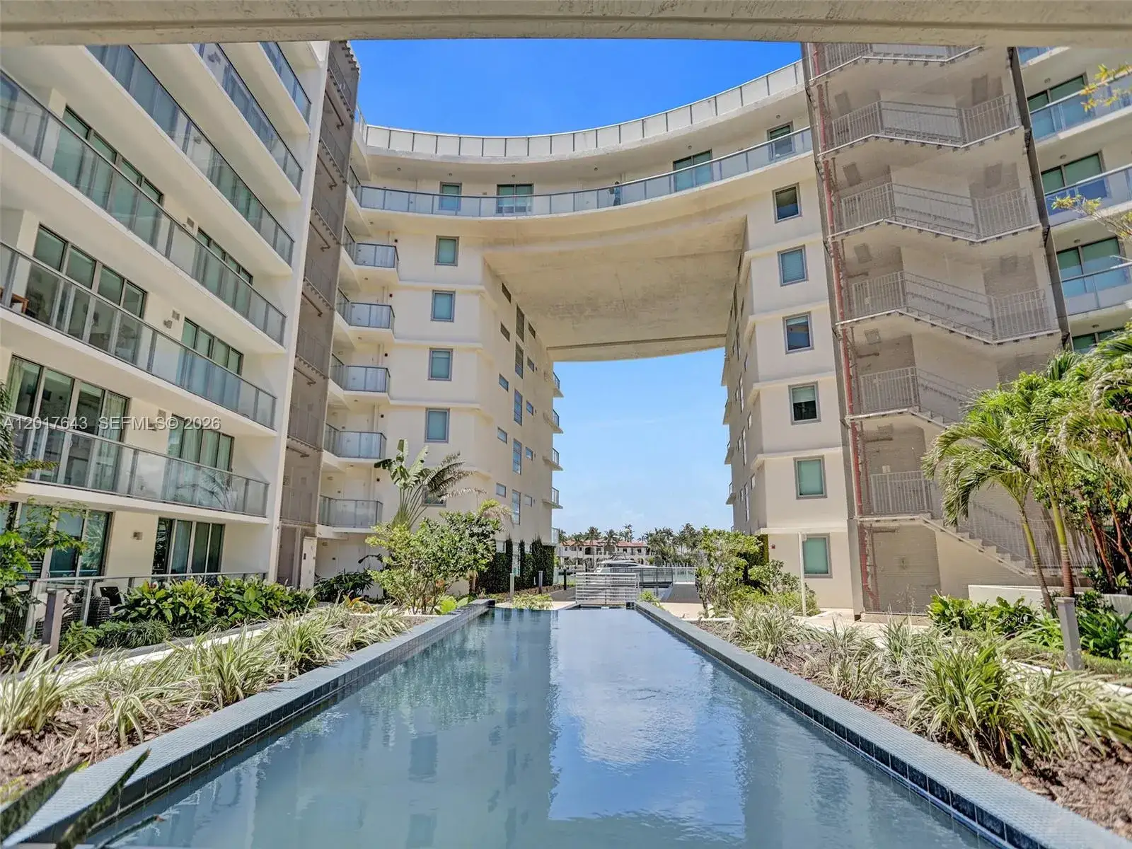 2 bedroom 2 bath Residential for sale at 6620 INDIAN CREEK # 114, Miami Beach FL 33141