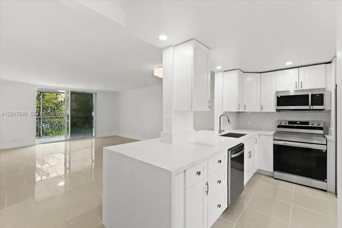 2 bedroom 2 bath Residential for sale at 319 NE 14TH AVE # 201, Hallandale Beach FL 33009
