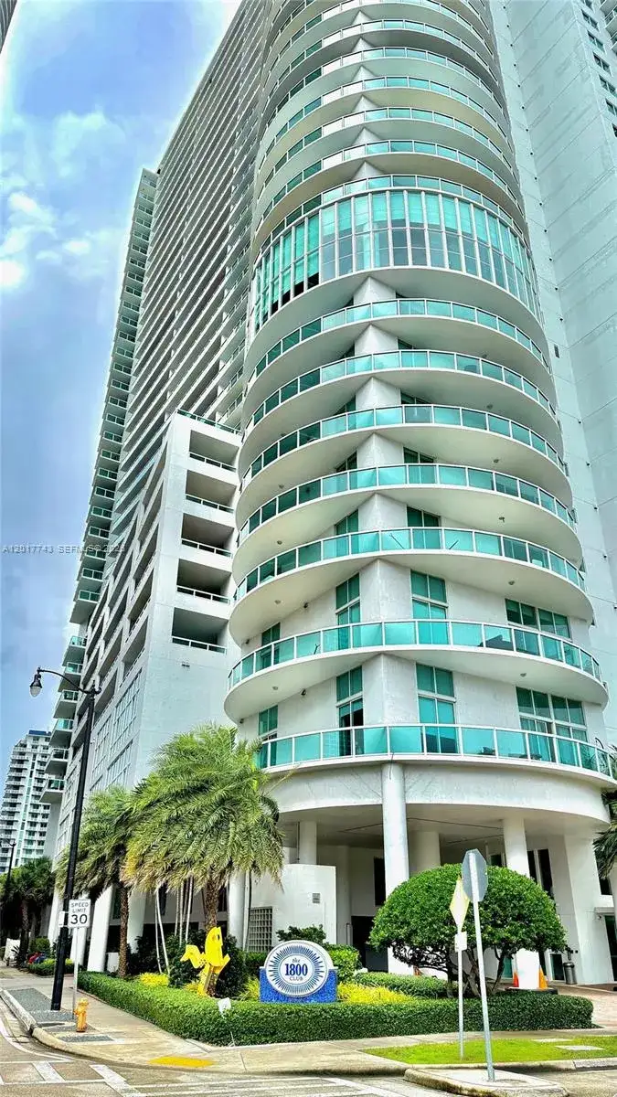 1 bedroom 1 bath Residential Lease for rent at 1800 N Bayshore Dr # 1906, Miami FL 33132