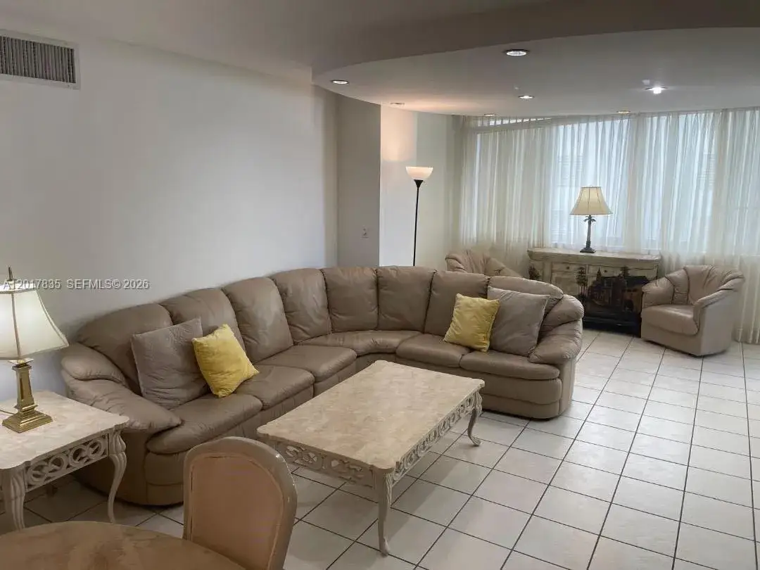 2 bedroom 2 bath Residential for sale at 5005 Collins Ave # 424, Miami Beach FL 33140