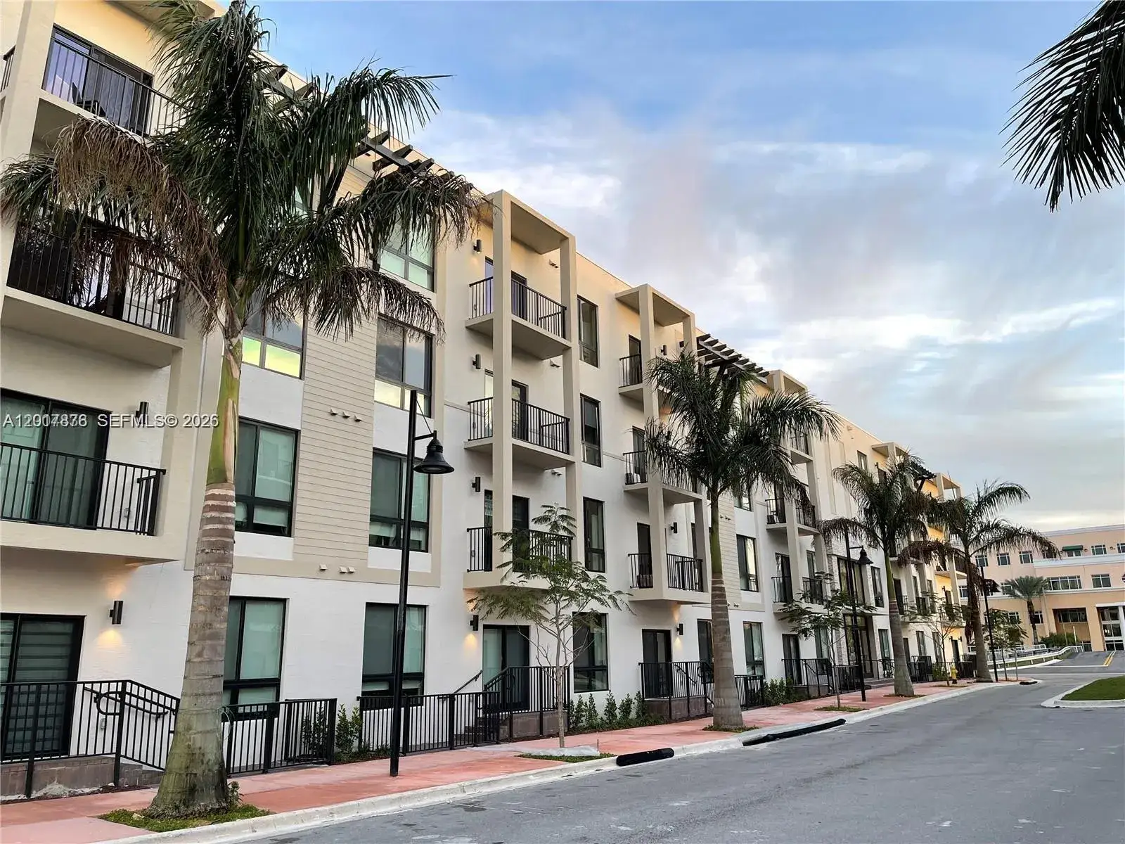 3 bedroom 2 bath Residential for sale at 8201 NW 41st St # 203, Doral FL 33166