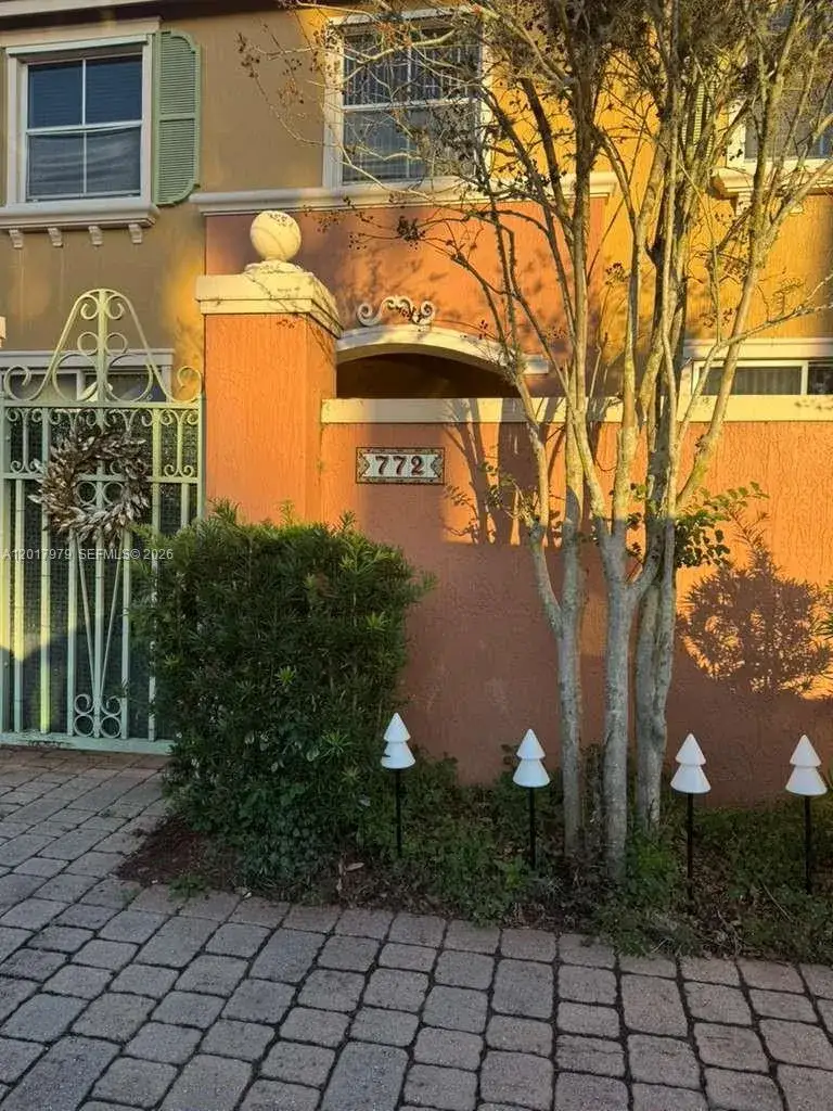 2 bedroom 2 bath Residential Lease for rent at 772 SW 106th Ave # 1910, Pembroke Pines FL 33025
