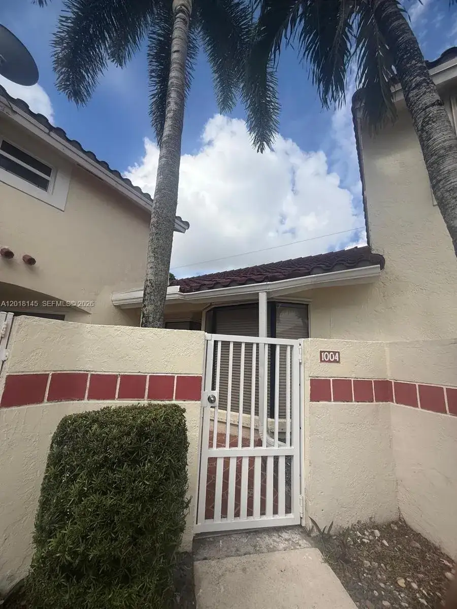 3 bedroom 2 bath Residential Lease for rent at 1004 San Remo Cir, Homestead FL 33035