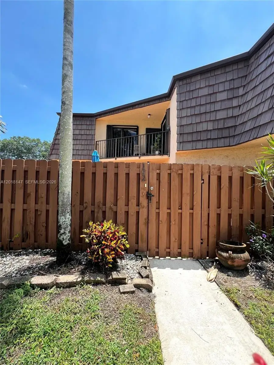 2 bedroom 2 bath Residential Lease for rent at 192 Springdale Cir # 192, Palm Springs FL 33461