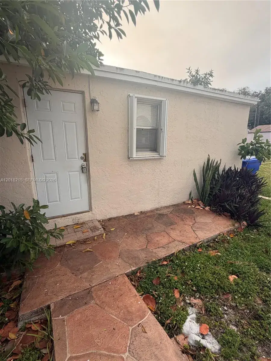 1 bedroom 1 bath Residential Lease for rent at 410 N 58th Ave # 408, Hollywood FL 33021