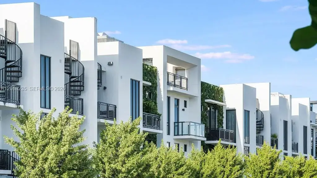 1 bedroom 2 bath Residential for sale at 1030 15th St # 201, Miami Beach FL 33139