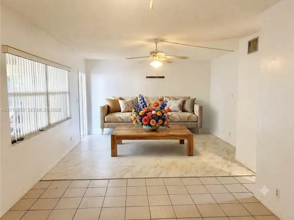 2 bedroom 1 bath Residential Lease for rent at 1958 Monroe St # 209, Hollywood FL 33020