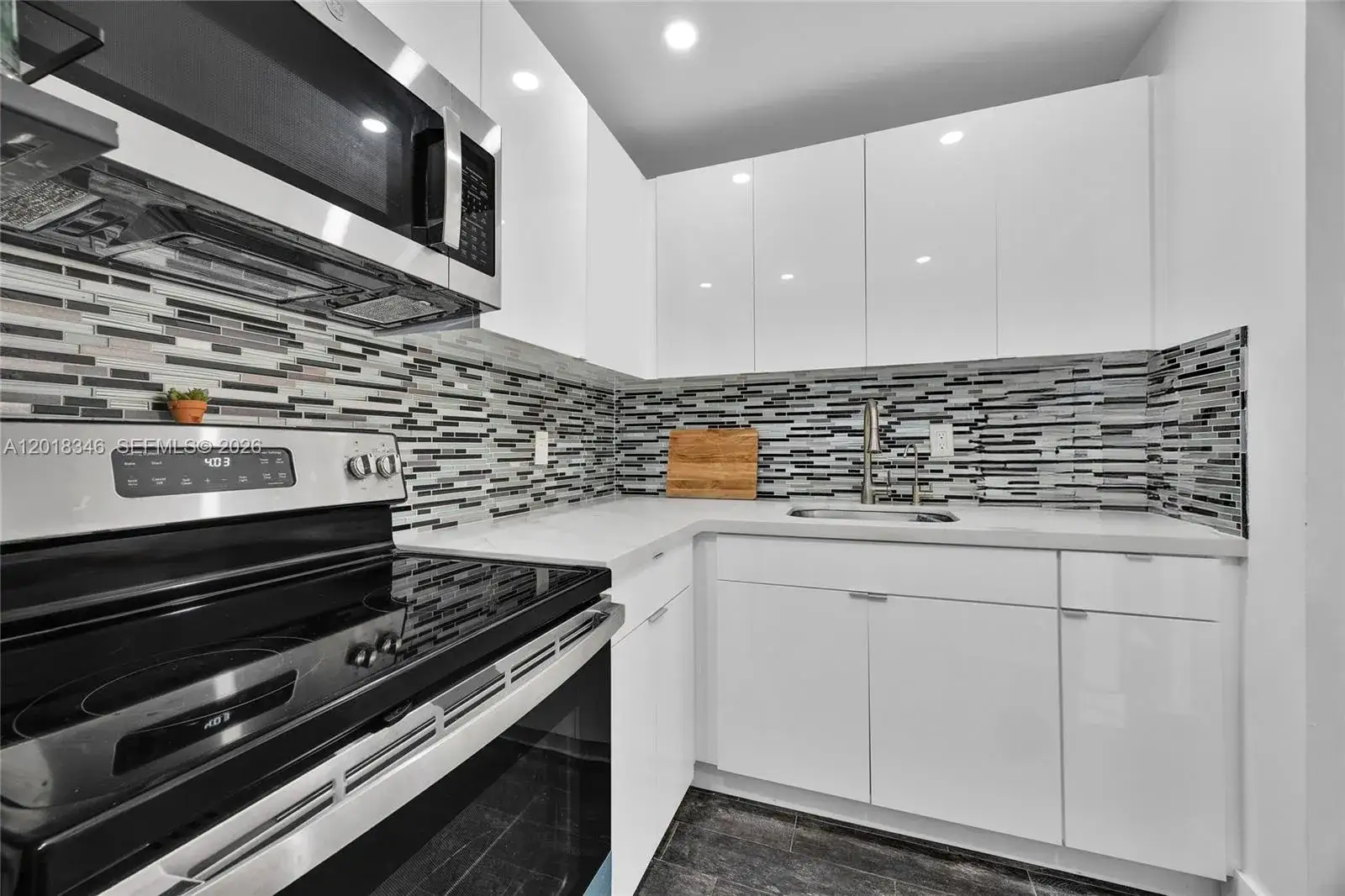 2 bedroom 1 bath Residential Lease for rent at 1051 SW 1st St # 401, Miami FL 33130