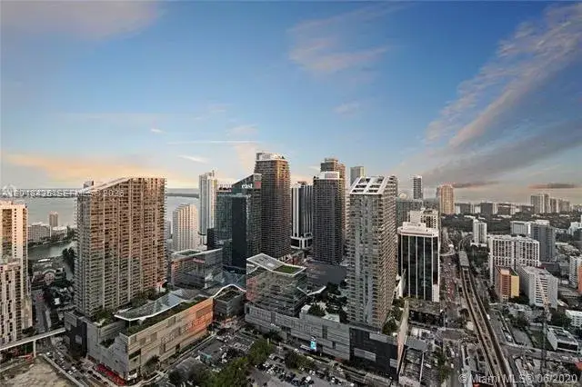 2 bedroom 2 bath Residential Lease for rent at 92 SW 3rd St # 5203, Miami FL 33130