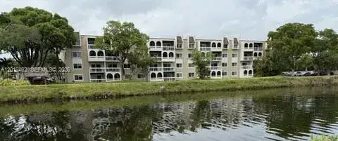 1 bedroom 1 bath Residential for sale at 7815 Camino Real # i417, Miami FL 33143