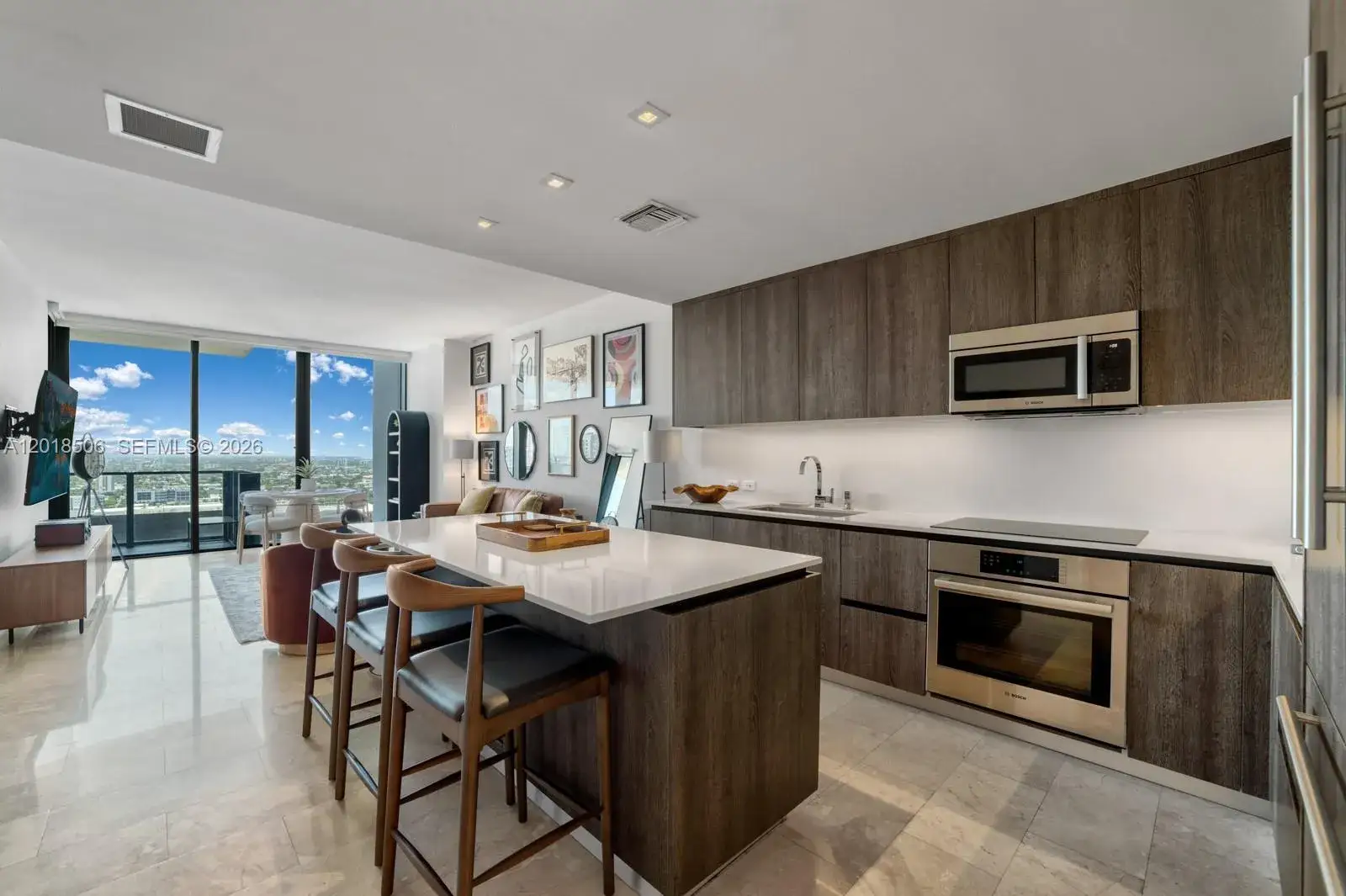 1 bedroom 1 bath Residential Lease for rent at 88 SW 7th St # 2406, Miami FL 33130