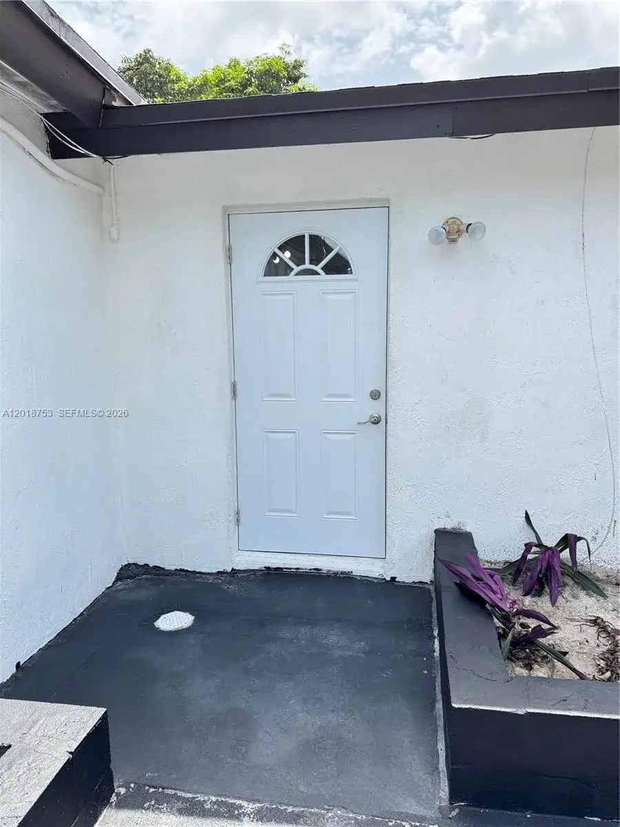 2 bedroom 1 bath Residential Lease for rent at 414 N 60th Way # 2, Hollywood FL 33024