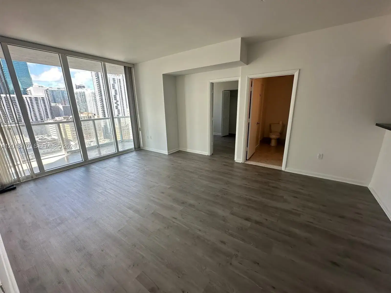 2 bedroom 2 bath Residential Lease for rent at 244 Biscayne Blvd # 1910, Miami FL 33132