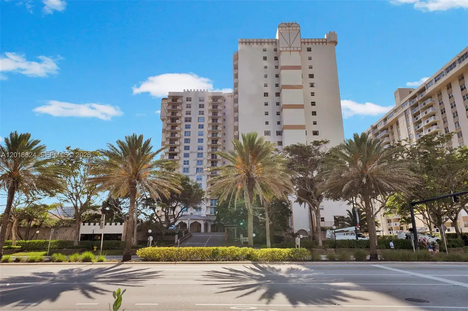 1 bedroom 2 bath Residential Lease for rent at 1865 S Ocean Dr # 4C, Hallandale Beach FL 33009